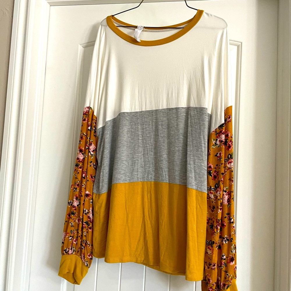 🔥2 for $15! 
Colorblock and Floral Blouse